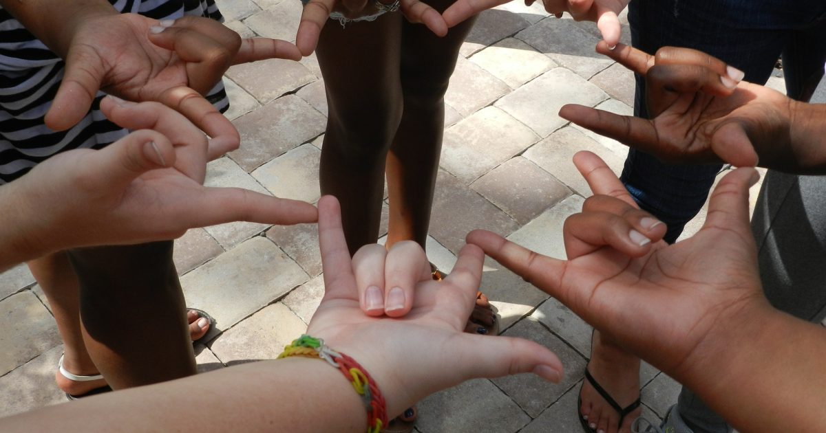 Go! Sign proclaims the gospel in BSL - Evangelical Alliance