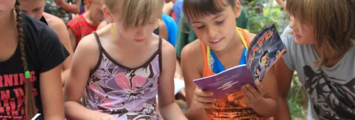 Ukraine Kids Interested In The King