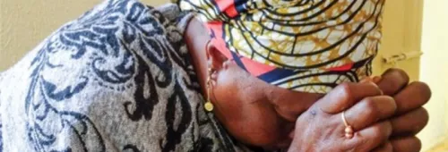 Ri Nigerian Lady Praying