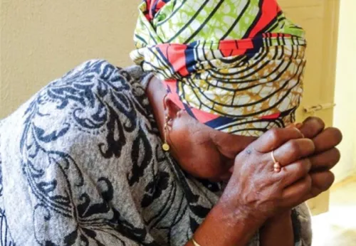 Ri Nigerian Lady Praying