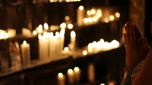 Blur-candlelight-close-up-1024900