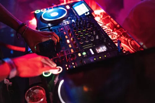 Zorik d Lm GLU3e Nw Cg unsplash 1